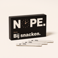 NOPE. Sticks doos met sticks, bij snacken